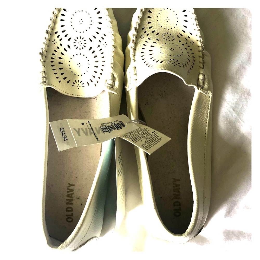 Adorable cutout loafers